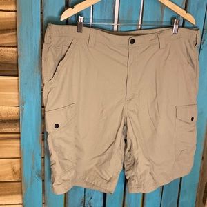 Duluth Trading Company khaki cargo shorts size 42x11
